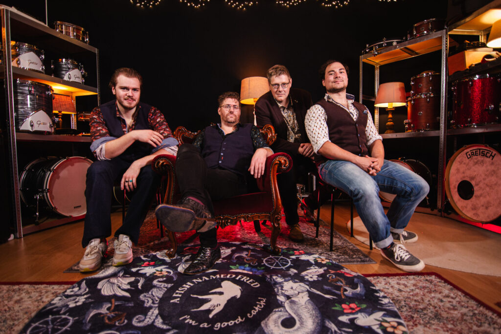 Salesmen Press Photo lores